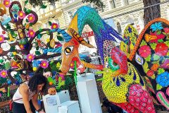 Skulpturen von Sonja Siblik bei Kunst am Zaun im Börsepark Wien